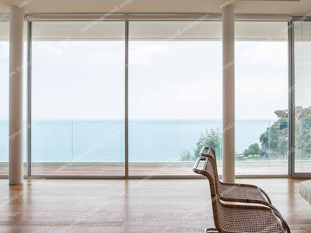 T872fm - location villa minimal moderna con le vetrate vista mare in Liguria